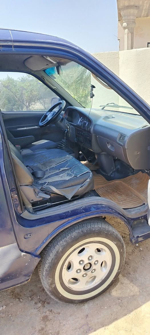 سلام عليكم بريجو مودل 96 رقم انكليزي جديد سنويه نهايه 27 سياره حلوه ما تصرف عليها ربع بسمنه حداديه جديده كير مكينه خير من الله مكاني ديوانيه ***********
