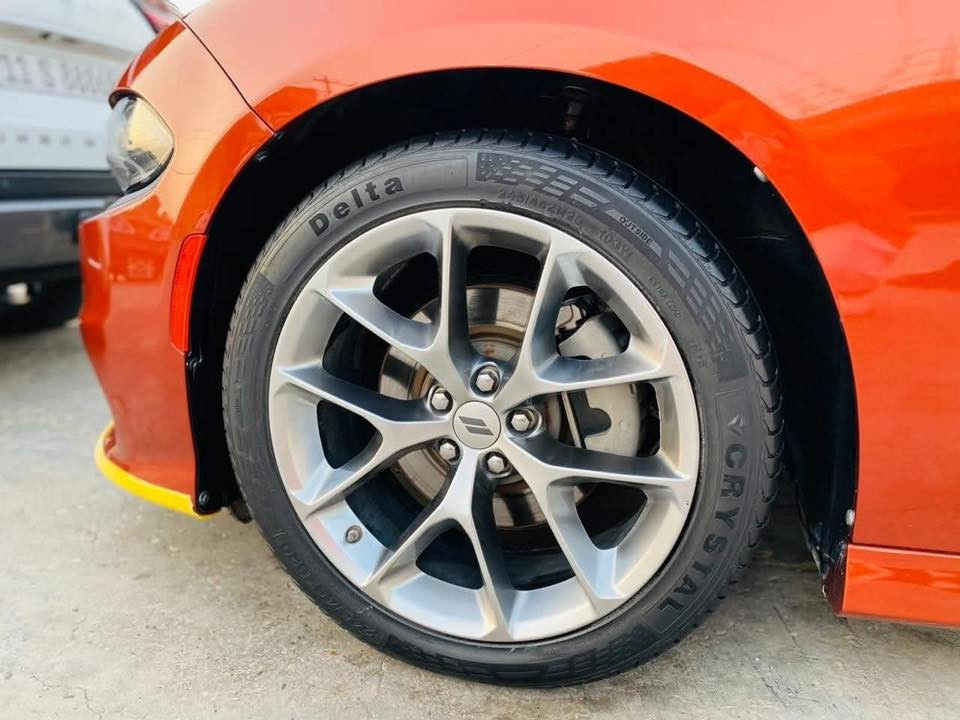 السلام عليكم
دوج جارجر 2022 وارد امريكي اصل
رقم بغداد سنويه ب اسمي تحويل مباشر 
حادثها بارد فقط بدون دواخل وبدون ارباك
الون مميز مشمشي 
الفئه GT
عداد المسافه 80mi  
مواصفات 
محرك V6  3.6 
بصمه تشغيل وابواب 
تشغيل عن بعد 
شاشه كبيره 
كامره خلفيه 
فول تحكم ستيرن 
كش السائق كهرباء 
تبريد قطعتين 
عدسات زينون اصل 
وبعد بيها مواصفات 

العنوان بغداد البلديات 

ملاحظة : مكلف بنشر متواجد اتصال 📞 

 رقم الهاتف ‭0773 480 0012‬
