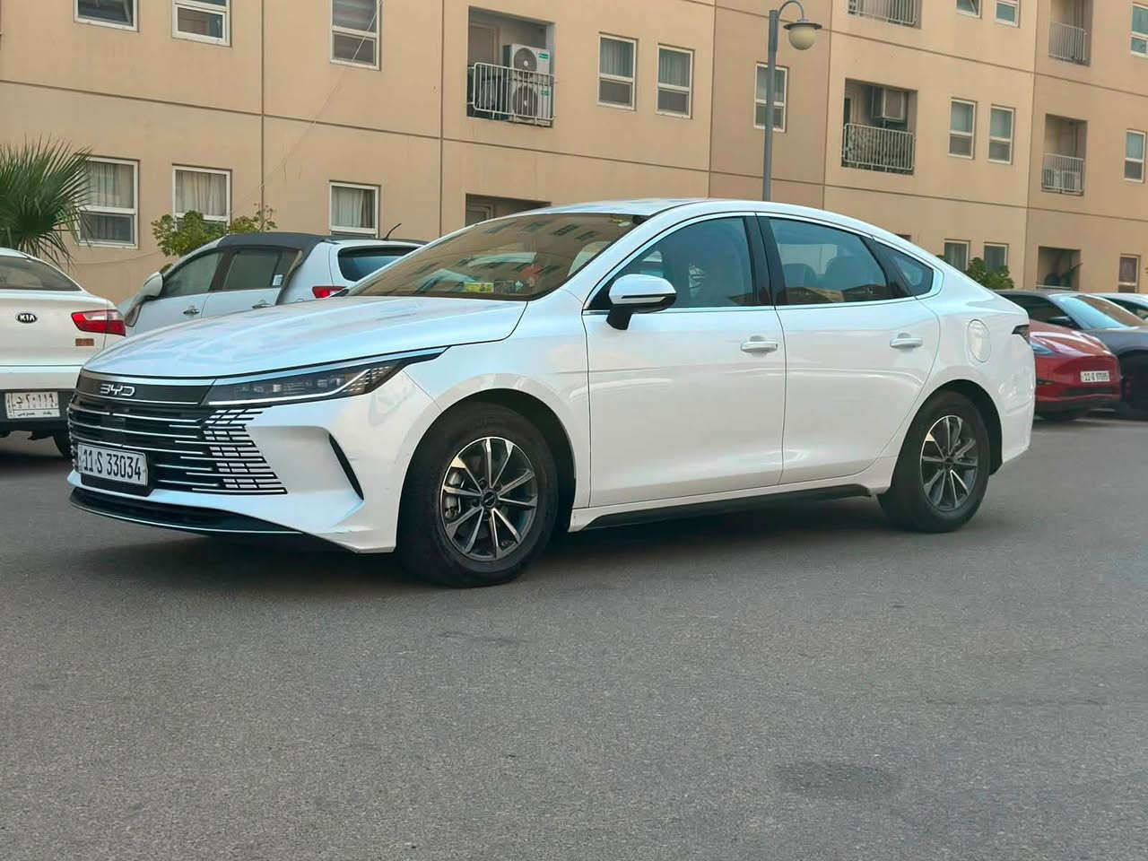 BYD دستروير 
معروفة مواصفاتها سيارة نظيفة ولطيفة وحبابة
بيها تصليح بسيط بالدعامية فقط 
ماشيه ٢٤ 
السعر ١٨،٧٥٠ 
*********** 
المكان بسماية
