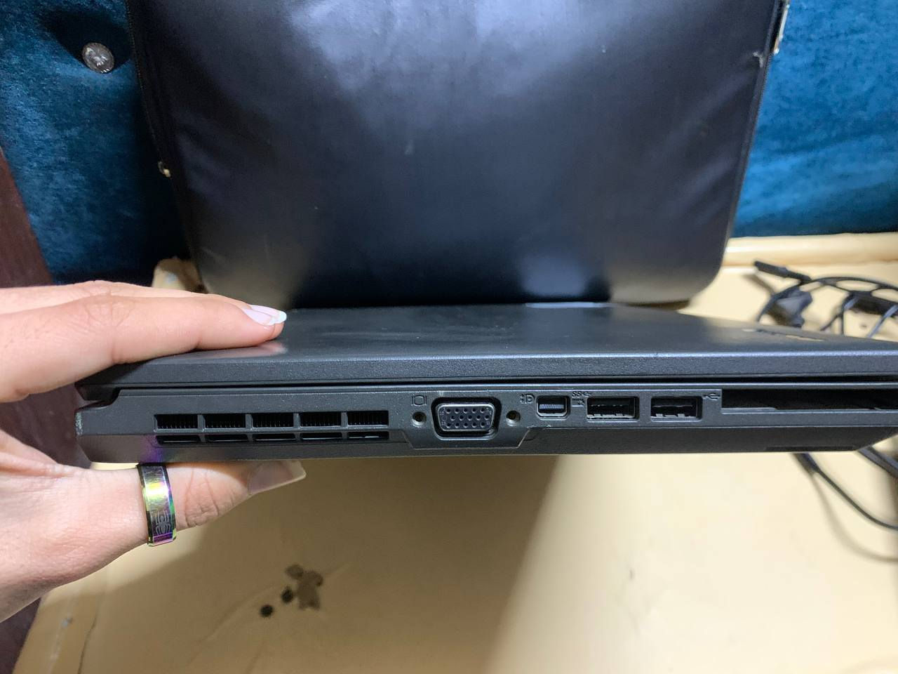 لابتوب Lenovo L440 للبيع
المواصفات  :

حجم الشاشه 14.1

المعالج كوراي 5 جيل الرابع

هارد SSD 128

رام 8 كيكا

كرت شاشه داخلي انتل 2 كيكا

كيبورد عربي انكليزي

منافذ USB3 عدد 4

سيم كارد

منفذ اشدي 

وبيهه بيت اقراص تكدر تشغل بيهه اي قرق

. الموقع بغداد مدينه الصدر قطاع 46

السعر 110 وبي مجال 

رقمي *********** متواجد واتساب 

           ( البطاريه مالتها منتهيه )

 (يعني تشتغل مباشر ينراد تبدل بطاريه )
