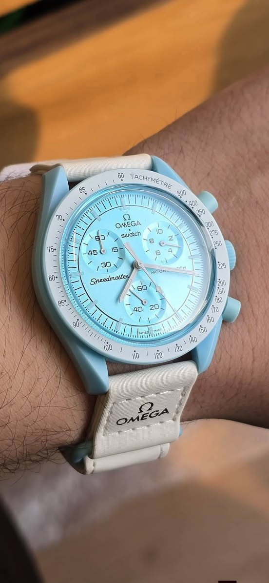 ساعة من ماركة اومكا Omega x Swatch MoonSwatch وارد اوربي
تحفة فنية

تصميم مستوحى من سطح القمر والأرض

مكينة كوارتز ناعمة ستوبوج (جميع السناتر شغاله)

المينا رمادية محببة تعكس شكل التضاريس القمرية

فول لامينوس ارقام واميال

مؤشر مراحل الأرض شغال يظهر الأرض بألوان خاصة والمحيطات تتوهج تحت ضوء UV

مؤشر مراحل القمر شغال 

هيكل من مادة Bioceramic (خليط بين السيراميك والبلاستيك الحيوي)

 سير قماش VELCRO مختم

زجاج معدني مقبب ضد الخدش

مقاومة ماء وغبار 

السعر 35الف مع توصيل والملحقات


**إذا كنت صاحب هذا الإعلان وتريد حذفه لأي سبب، رجاءا أرسل رسالة إلى الدعم الفني**