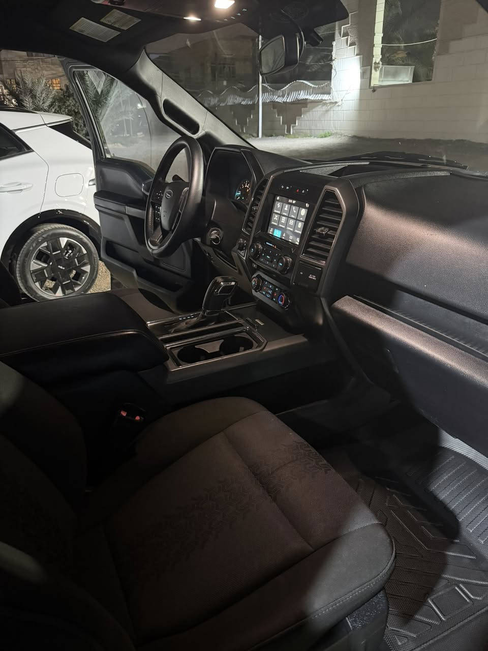 2018 𝐅𝐎𝐑𝐃 𝐅𝟏𝟓𝟎 𝐋𝐀𝐑𝐈𝐀𝐓

موديل : 2018

مكينة ٣.٥ ستة سلندر توين تيربو 

عداد المسافة : 92الف كيلو متر ماشية 

باب طويل بدي قصير المرغوب 
صدر تخم تاير كلة جديد محرك كير 
دةبل اكسل 𝟒𝐱𝟒
تشغيل عن بعد : 𝐑𝐄𝐌𝐎𝐓𝐄 𝐒𝐓𝐀𝐑𝐓
سستم سماعات 🔊 𝐁&𝐎
شاشة كبير لمس
كاميرا
هاند بريك بصمة

حساسات جانبي 
حساسات خلفي 
كشنات جلد
كشنات كهربائي
كشنات تبريد
كشنات هيتر
مكان السيارة بغداد 
السعر 225 ورقة
للتصال ***********
