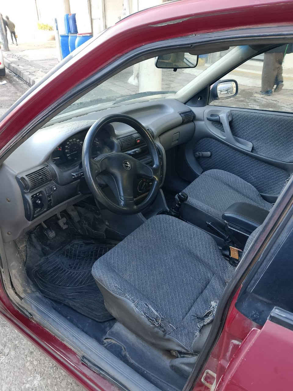 استرا موديل 92 نظيف رقم جديد ويل كب  تايرات نظيف باتري جديد كير محرك ما شاء الله ما مصبوغه والسيارة كدام العين السعر 43 وبيها مجال للتواصل ***********
