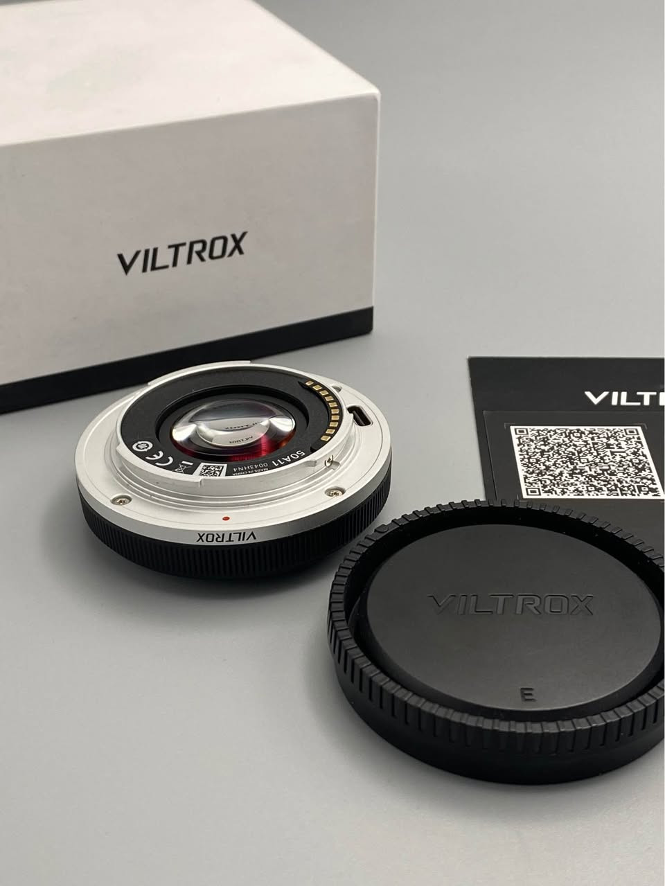 Viltrox AF 28mm f/4.5 FE – 
عدسة أوتو فوكس فل فريم لـ Sony E-Mount

🔹 البعد البؤري: 28mm – زاوية واسعة ممتازة للستريت والسفر
🔹 فتحة العدسة: f/4.5 ثابتة لأداء متوازن في مختلف ظروف الإضاءة
🔹 التركيز: Autofocus سريع وهادئ، ممتاز للصور والفيديو 🎯
🔹 التركيب: Sony E-Mount (FE)
🔹 التوافق (Full Frame):
 • Sony A7 Series (A7 III / A7 IV / A7R II/III/IV / A7S II/III)
 • Sony A9 Series
 • Sony A1
🔹 التوافق (APS-C):
 • Sony a6000 / a6100 / a6300 / a6400 / a6500 / a6600 (يعطي زاوية معادلة ~42mm)
🔹 التصميم: Pancake Lens مدمجة وخفيفة جداً

السعر : 110 الف

خدمة توصيل 🚚 لكافة أنحاء العراق 🇮🇶 بغداد, العراق


**إذا كنت صاحب هذا الإعلان وتريد حذفه لأي سبب، رجاءا أرسل رسالة إلى الدعم الفني**