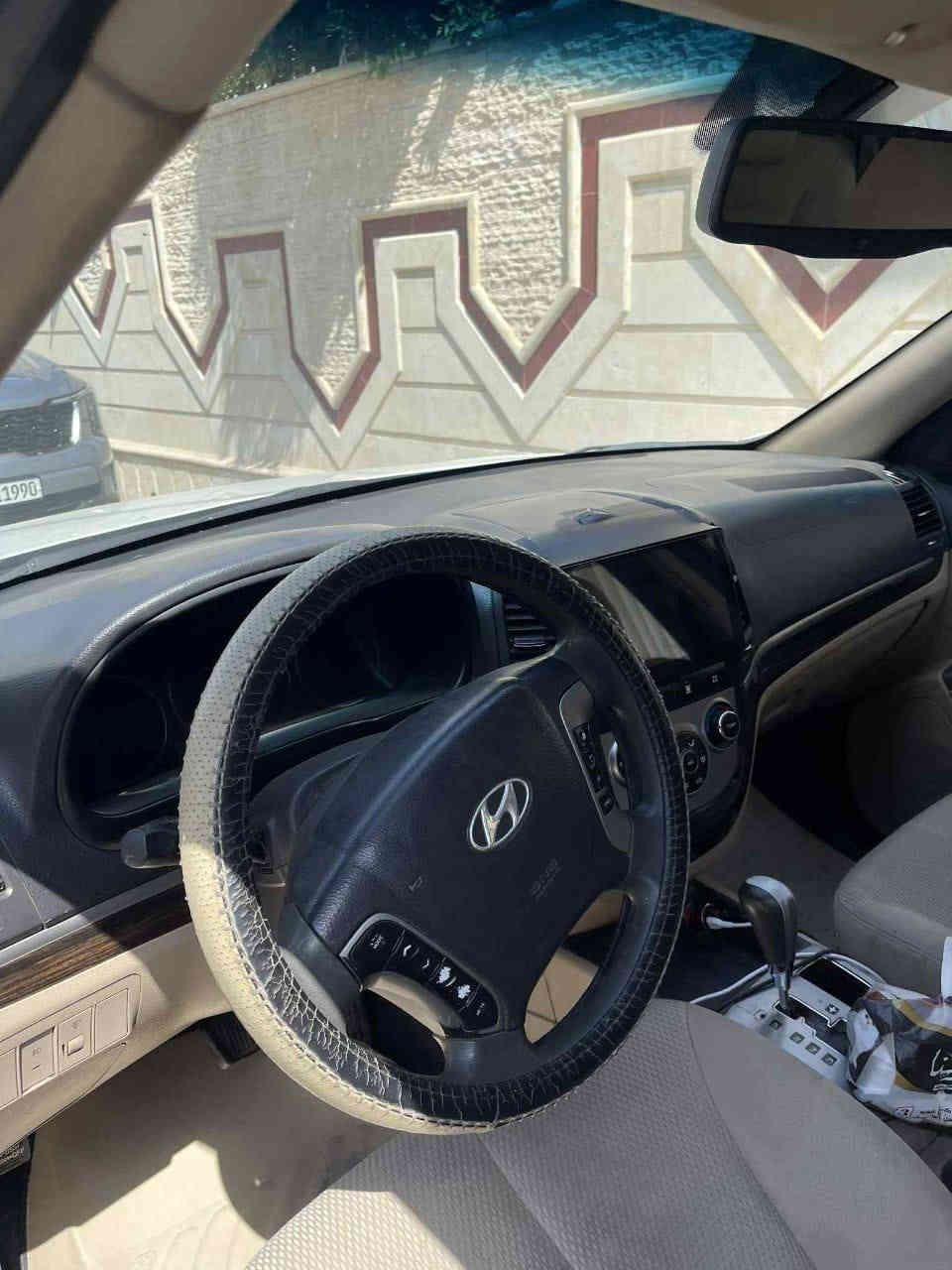 السلام عليكم للبيع سنتافي خليجي 2012  فول مواصفات محرك 4سلندر
149$ وبيها مجال 
*********** \ ***********
