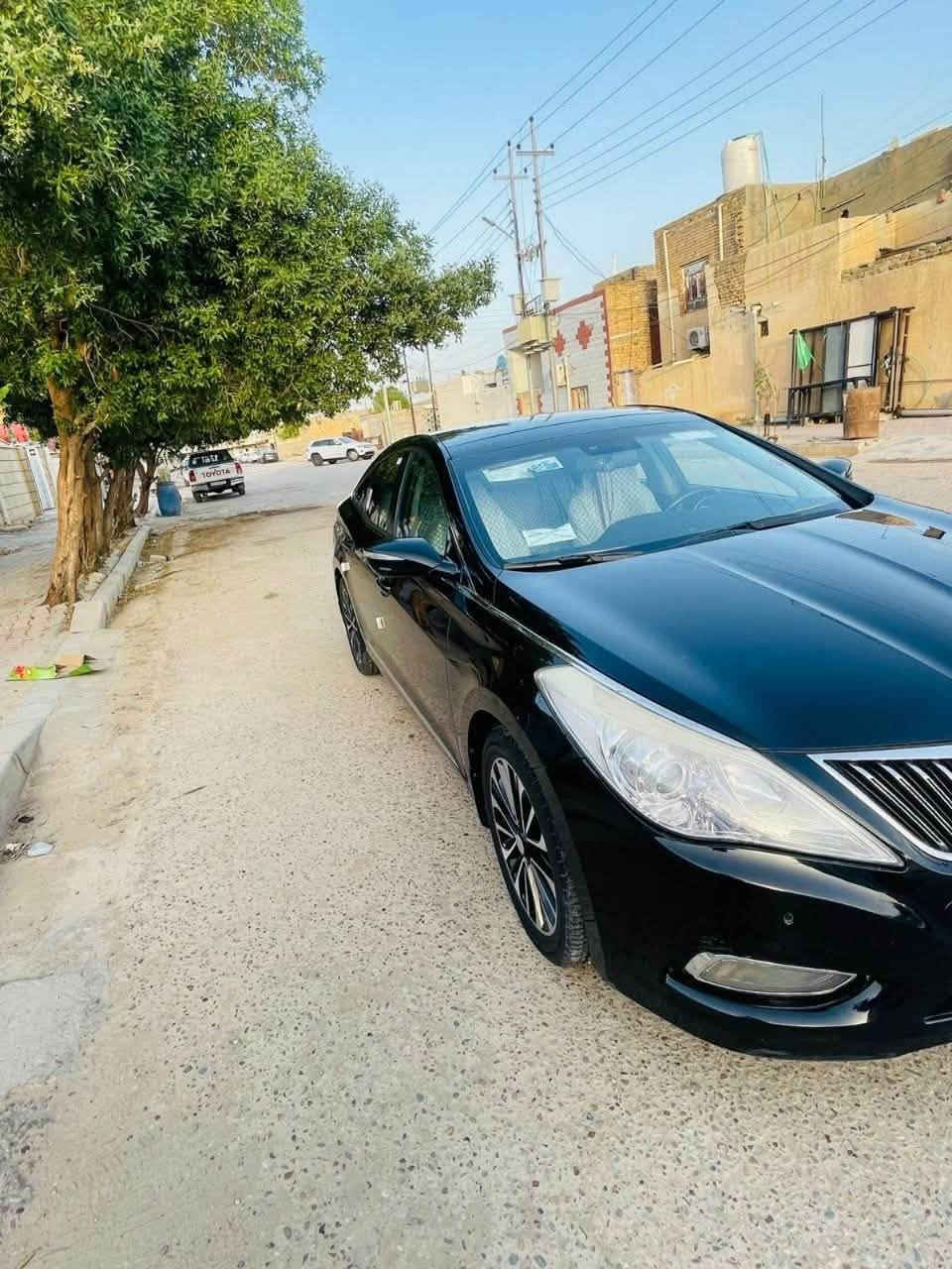 للبيع 🚘
هيونداي أزيرا 2014 — لون أسود ✨

🔹 كاملة المواصفات
🔹 مكفولة من الصبغ والضربة والتبديل
🔹 السيارة نظيفة جداً وجاهزة للاستخدام
🔹 موقع السيارة: محافظة ميسان

المواصفات:
✅ فتحة سقف
✅ شاشة وكاميرا
✅ بصمة وتشغيل ستارت
✅ مقاعد جلد
✅ تبريد وتسخين مقاعد
✅ حساسات
✅ جنوط وكالة
السعر 139
السيارة استعمال مرتب وما تحتاج أي صرف � للتواصل غير متواجد بالفيس ***********

