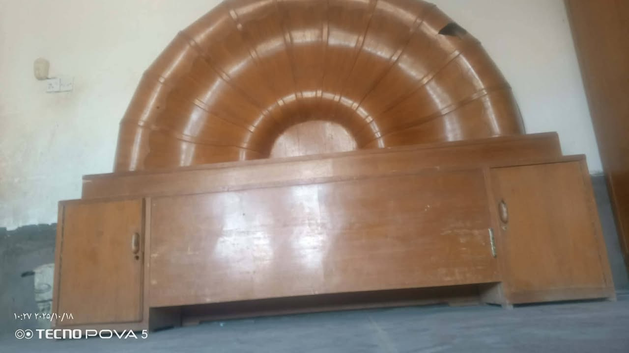 البيع غرفه مع بوفيه السعر ٢٠٠ الف العنوان الديوانية ***********
