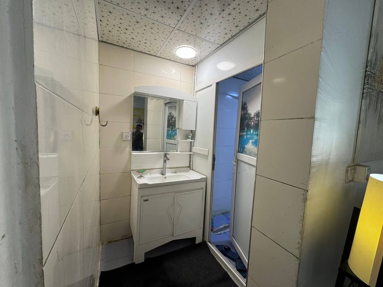 السلام عليكم بيت للبيع مساحه 200متر مجمع السلام السكني طابقين السعر 115وبي مجال بصيط وباقي للمصرف 70 اقصاد  شهري بدون كفيل مكتب إبداع ألاسود للوساطة العقارية التواصل واتساب ***********
