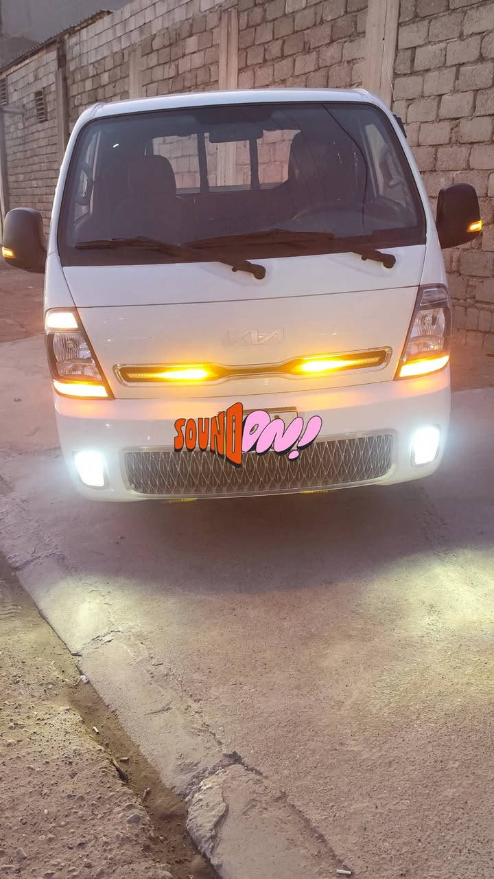 سلام عليكم كية حمل 2700 موديل 2023 رقم صلاحدين انكليزي شرط تحويل شرط محرك وشاصي وصبغ سيارة جديد ماشي 90 فقط عنوان موصل جانب الايسر سعرها 157 رقم الهاتف *********** //***********
