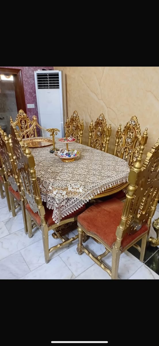 السلام وعليكم
تخم للبيع 10 مقاعد 
ميز طعام و٨ كراسي 
لطبلات كلهم
مكان صليخ
سعر مليونين  
رقم 

***********
