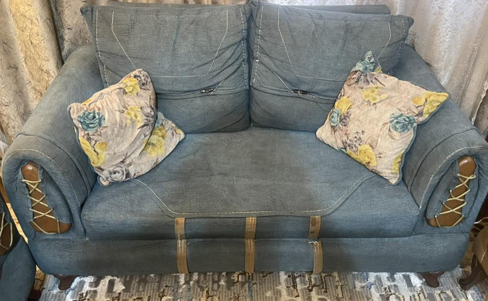 السلام عليك قنفات 7 مقاعد للبيع السعر 150 الف وبي مجال للعمله ***********
