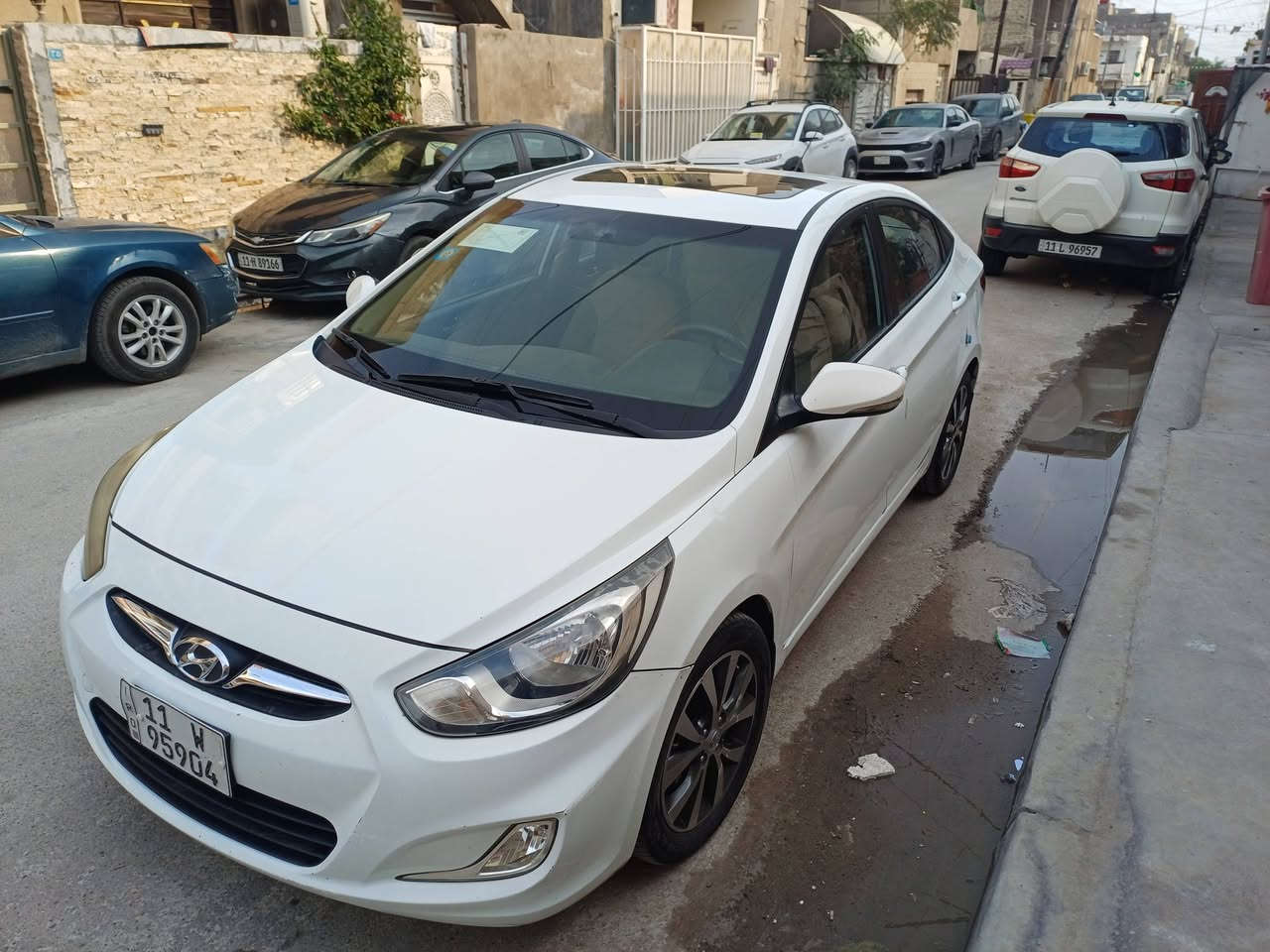 السلامُ عليكم  

#اكسنت_موديل__2015 للبيع
ماشية ( 77 ) الف بيها بارد وضربة خفيفة بالدوسة كما موضح بالسونار المرفق بالمنشور .
#السعر__105 وبيها مجال للشراي.
مكان السيارة #الكرادة_داخل 

للاستفسار  ***********
