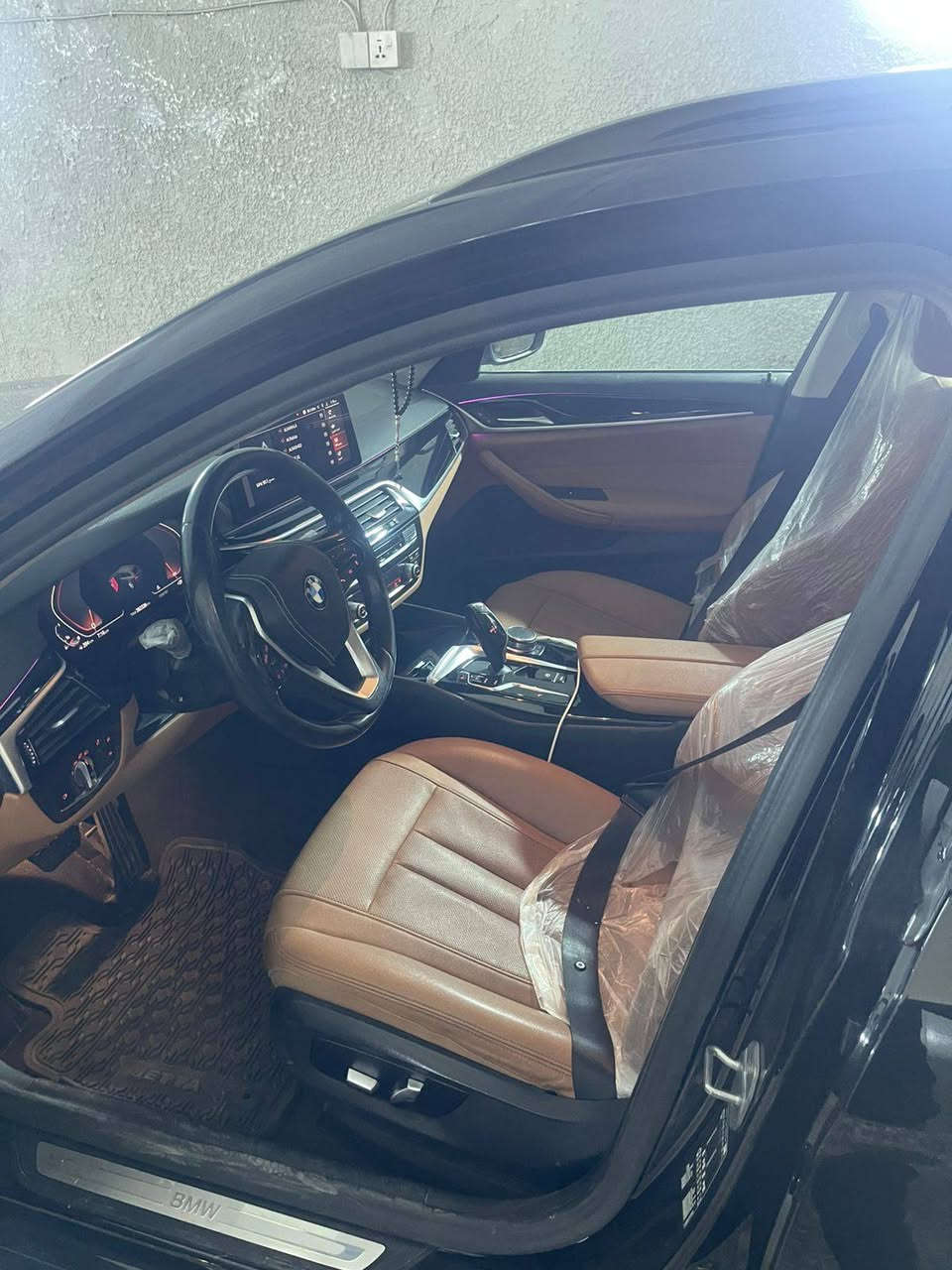 من رخصه الادمن
السلام عليكم

2023 520i ستيشن خليجي بيع فقط 

حادث دبي جاملغ وشويه من البند بدون داخل ولا شواصي ايرباك دشبول وبرده مكان السياره بغداد الكراده

السعر 195$ وبيه مجال

***********

***********
