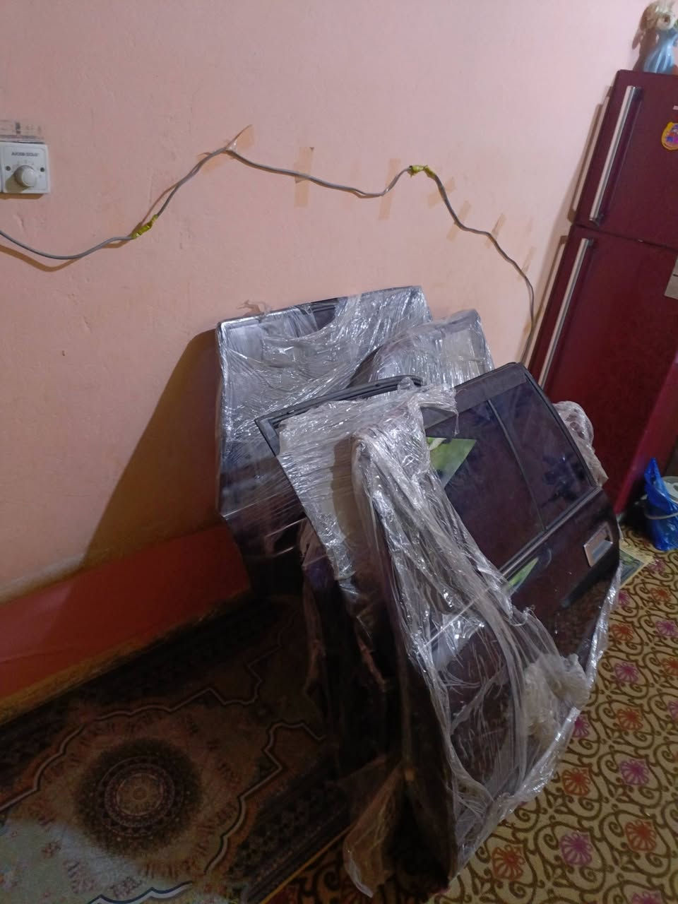 البيع ٤ مال رنب سيشن مال حاويه نضاف بس بيهن شخوط شويه بيه يدات خارجيه دخليه  سعر ١٠٠ ***********0 بكاني بصره
