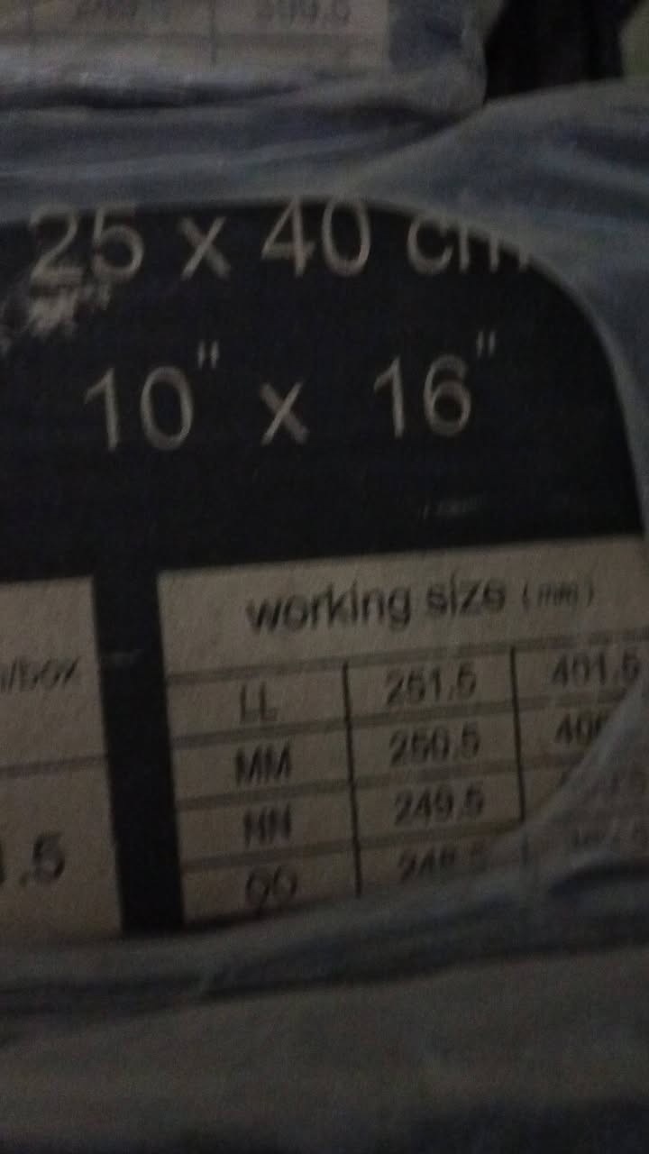 عندي هذه سراميك عداد ٣٥ كارتون سعر ٦٠ الف وبي مجال عنوان حي النور ***********
