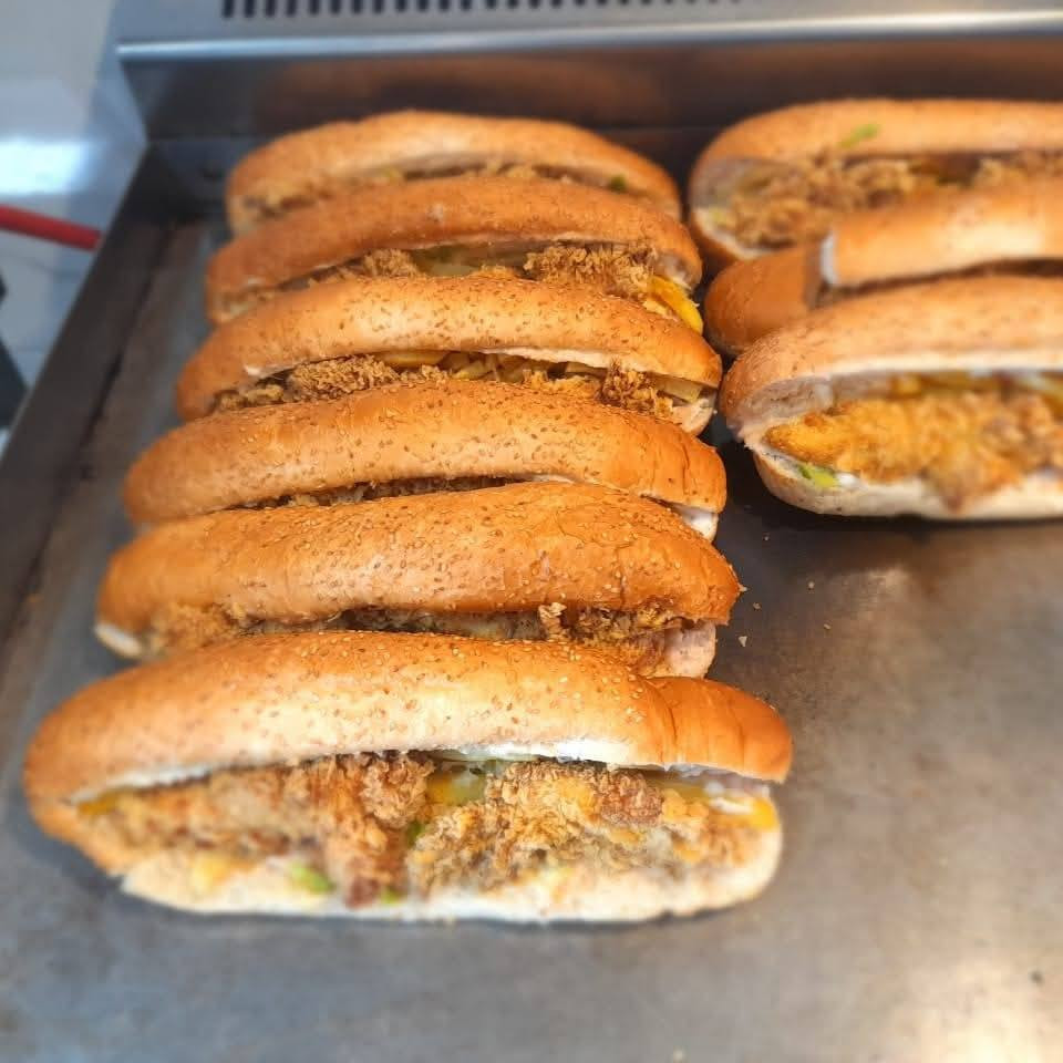 🔥 جوعان وتدور على الطعم اللي ما يتعوّض؟ 🔥
عدنا كل اللي تشتهيه وبنكهات تخليك ترجع مره ومرتين 😋👇
🍗 كنتاكي مقرمش ولذيذ
🍕 بيتزا طازجة بأنواعها
🍛 ريزو بطعم خيالي
🥙 صاج إيطالي ووجبات صاج مقطع تشهي
🍢 دجاج شوي على الفحم
🥩 كباب طري ومشوي صح
🍲 وأكلات بيتية بطعم الأصالة
✨ جودة عالية + طعم يجنن + خدمة سريعة ✨
📞 للحجز والطلبات: ***********
🚀 لا تضيع الفرصة… اطلب هسه وخلي الأكل يوصل لباب بيتك!
