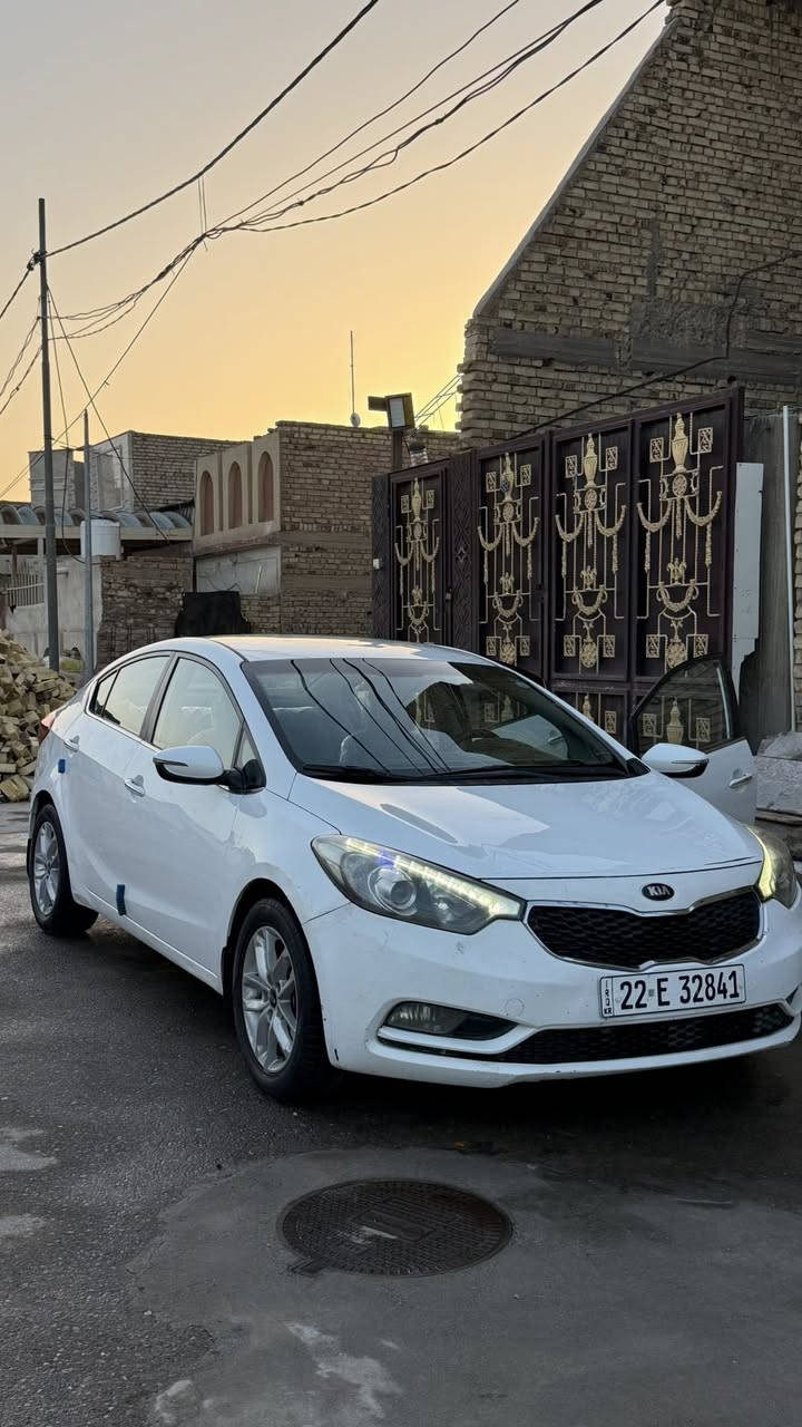 سـيراتو 2014 خليجي ( رقم اربيل )
محرك / 1600
لد امامي وخلفي 
تحكم بالمري 
مري شفط 
شفتات استيرن
شاشة 
تخم تاير جديد 
باتري جديد 
ارضية مغلفه 

السيارة نظيفه شوفه عينك 

السعر قفل 115
مكان السيارة / الديوانية 

***********
