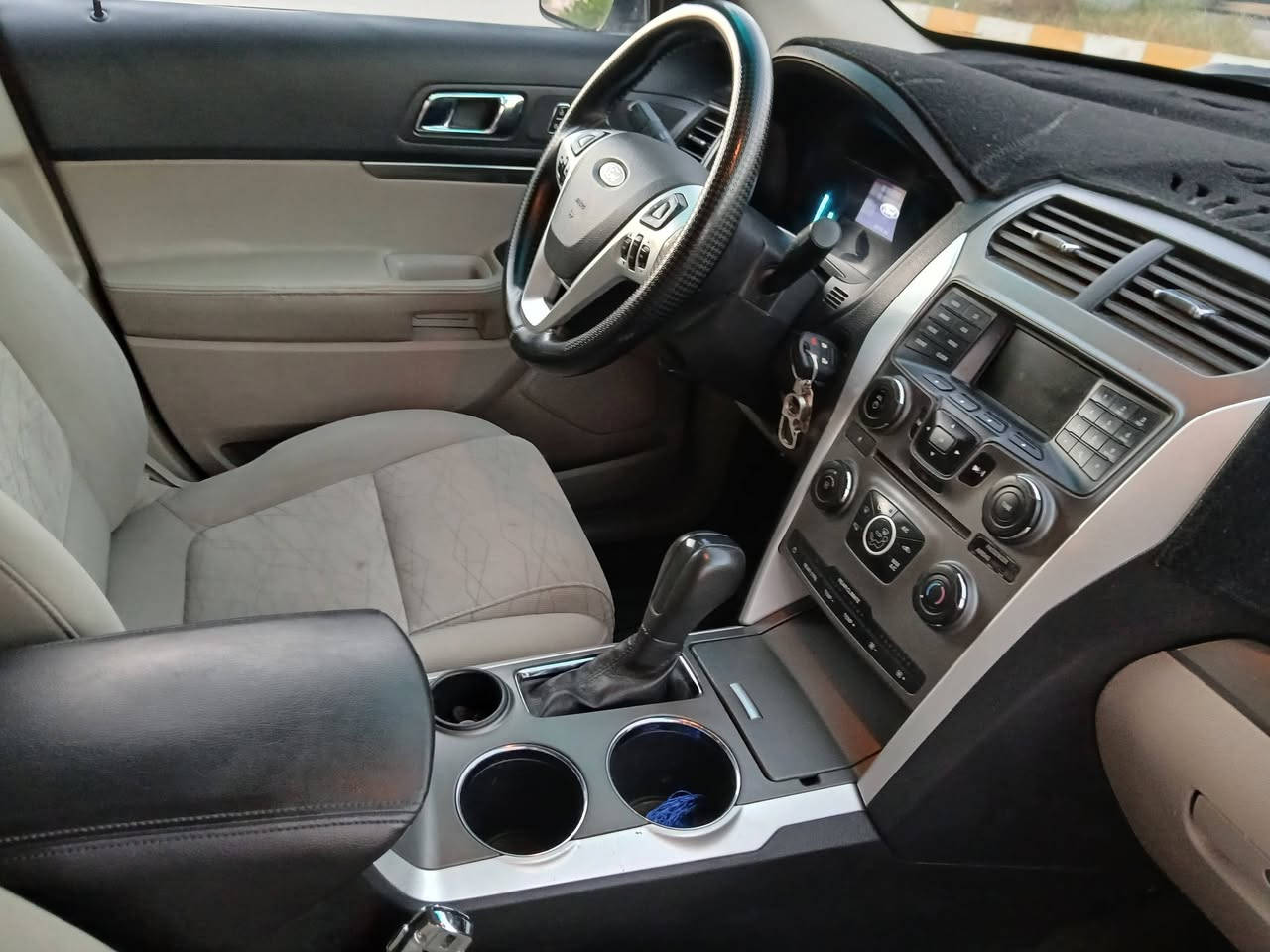 Ford Explorer Neva
موديل ١٤
مكينة وكير بشرط٦سلندر 
ماشية١٦٧ كم
السيارة مال جناي 
السنوية بأسمي لحد٢٠٢٧ والهزة جديدة 
مواصفات عادي 
بيها كارت بنزين كركوك 
رقم سليمانية 
مكان السيارة كلار 
للسعر خاص أو خابر وتدلل.
(***********)
