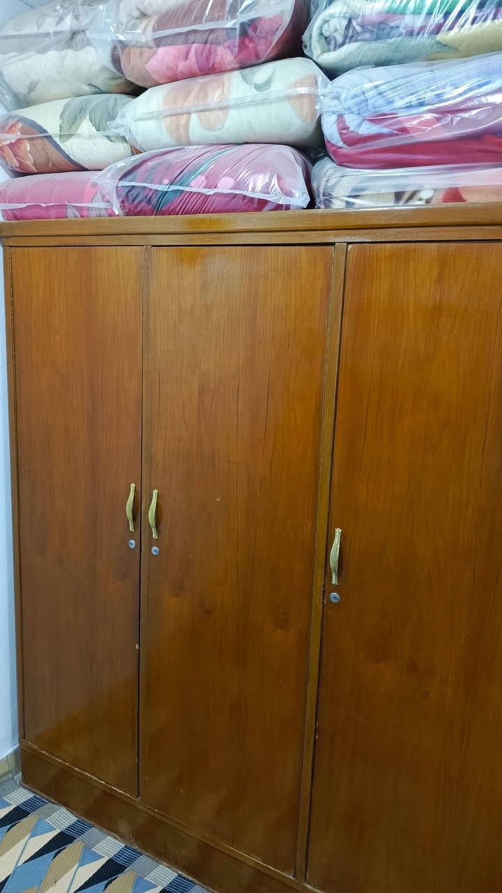 السلام عليكم للبيع  كنتور ثلاب باب تسكام صاج عراقي درجه اولى نضافته شوف عينك عوزه فقط قفاله بصور السعر 130 العنوان النجف شارع الحولي مال الملعب رقم الهاتف ***********  غير متواجد على النت
