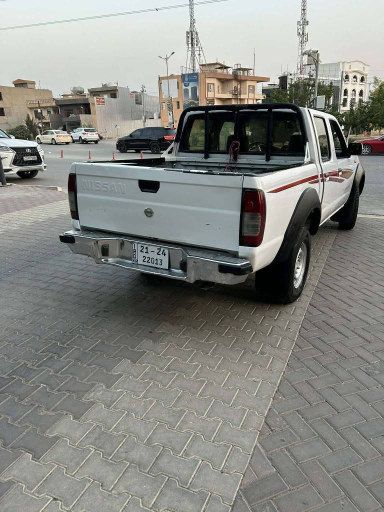 نیسان2008
 
دەبڵ ئەکسل 

دەبڵ ئەکسلی بەشەرت بێ عەیبە

ساغ 

مووس بڕاوە نییە 

کامل بۆیاخ کراوەتەوە لەسەر ساغی 
پێش و دوای کەپسە 
هەموو گیانی بەشەرت بێ تەقەو ڕەقە سەیارەکە زۆر تۆکمەیە ماڵی دۆستە ژم..*********** السليمانية, العراق

