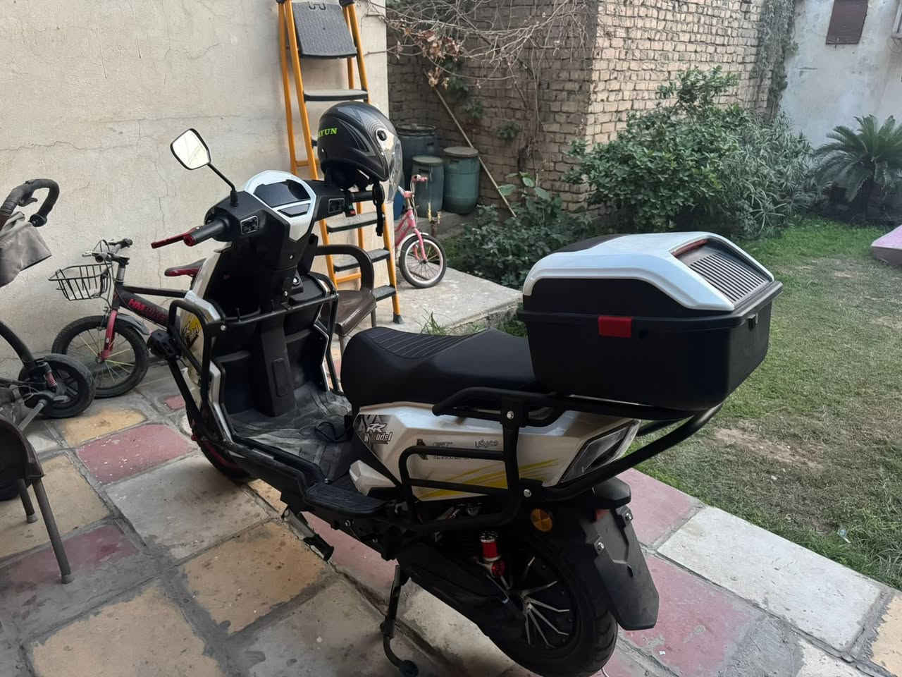 سلام عليكم سكنس gt 2025 شحن صار شهرين يمي 6بطاريات بعدهن شركه بطاريات 6مسطرة     السرعة:110            90حقيقي.                 تمشي بل شحنة الوحدة 50كيلو.                           الشاحنة اصلية الدراجة مال معرض حسن وحسين السعر:مليون و50 وبيها مجال للشراي الرقم:***********
