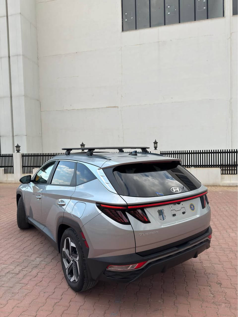 1. هيونداي تكسون   Hyundai Tucson 
2. فول مواصفات
3. الموديل : 2024
4. سعر 185
5. اللون :سلفر
6. لون الداخل :ابيض

7. عداد المسافة :

8. حجم المحرك : 2.5L المرغوب 

9. الضرر :جملغ و بولند

14.سيلايت 
15. كشن جلد
16. كشن تدفئة 
17. كش تبريد 
18. بصمة
19. تشغيل عن بعد
20. جنطة كهرباء
21. شاشة عداد ديجتال
22. بك لايت امامي و خلفي لد
23. سستم سماعات Bose
24. رادر امامي خلفي 
25. رادر جانبي
26. تنبيه خروج عن المسار
27. كشنات تدفئة + تبريد
28. كار بلي 
29. شاحن واير لس 
30. كاميرا دوار خلفية
31. ويل كب كروم حجم 19
32. هاند بريك دكمة
33. نظام مانع تزحلق 
34. ثلاث انظمة قيادة ( رياضي ، ذكي ، اقتصادي)
35. العنوان : اربيل شارع 100 
37. للاتصال:***********
اسيا *********** أربيل, العراق
