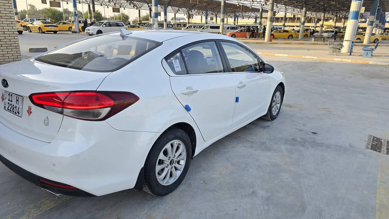 السلام عليكم كيا سيراتو كي 3 موديل ( 2018 )  سياره فول مواصفات واحد 1️⃣ على واحد 1️⃣ عده الفتحه سياره جديده جدا بيه صبغ جاملغ امامي الأيمن وشبر مقدمةالجاملغ الايسر شرط بدون لا ضربه ولا معجون ولا فتح والباقي كفاله من الضربه والصبغ والتبديل مواصفات سياره ماشيه 120 الف محرك 1600 شرط برغي مامفتوح بيه فول تحكم تبريد قطعتين بصمة تشغيل بصمة أبواب لد امامي خلفي حساس خلفي شاشه كبيره كامره دواره ويل كب مرايات شفط اشاره بالمري بلاجكتور يدات نيكل رقم بغداد دولي انكليزي باسم صديقي تحويل مباشر مكاني ناصريه مدينة الصدر للاتصال 
 ( ‭0781 069 5272‬ ) السعر ( 133 ) مراسله وات ساب 
‭0786 979 2983
