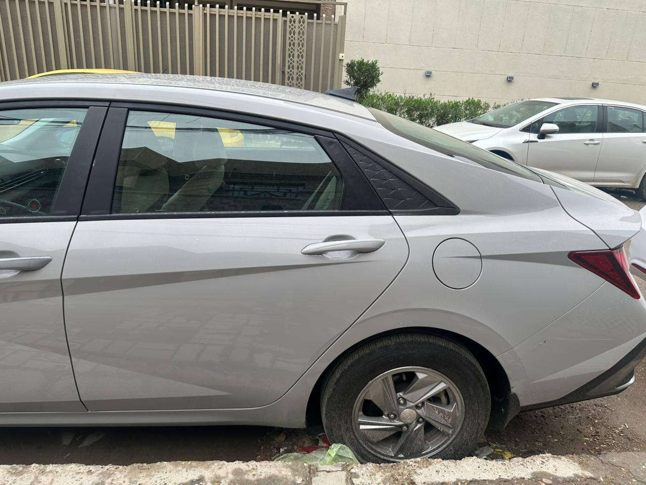 النترا.
 موديل 2025
مواصفات عادية 
داخل جلد ابيض 
الحادث ربع البنيد حرق من فوك (تخريب)
السيارة مكفوله كفاله عامه من كل شي ماعدا البنيد صبغ 
بدون ارقام 
صورة الحادث منشورة اخر صورة 
لون مميز سمول 
العنوان بغداد 
السعر  ١٥٠
***********
