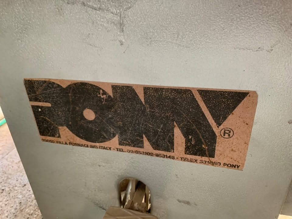 سلام عليكم مكينه ايطالي ماركة pony للبيع
للاستفسار ***********
