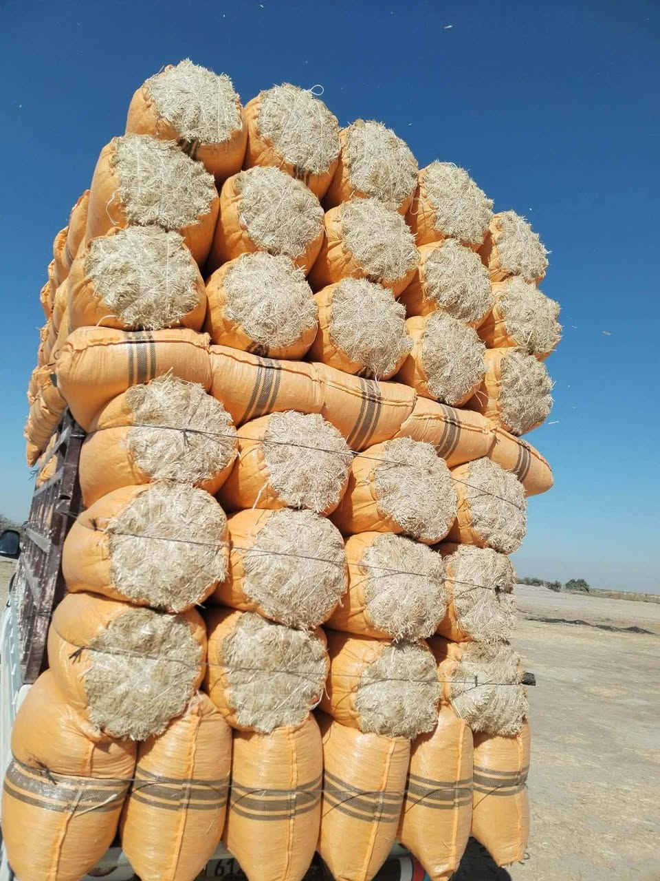 سلام عليكم تبن درجه اولى مكفول شرط النظافه وترس للحجز والاستفسار الاتصال على ***********
