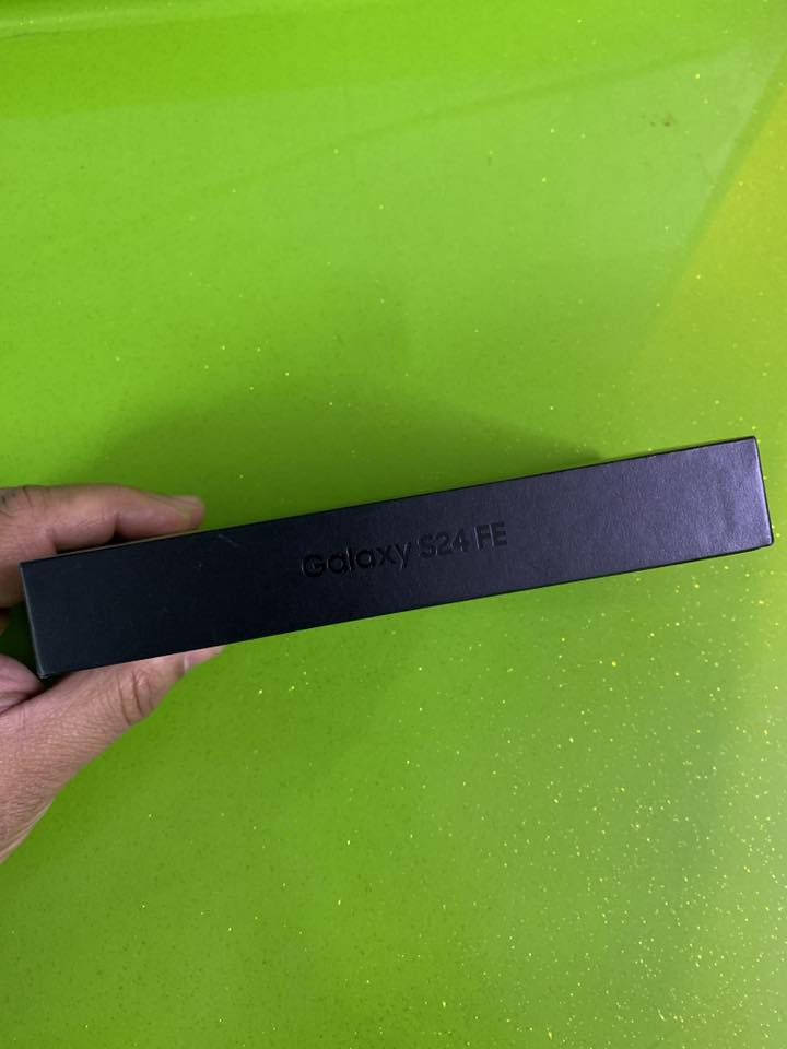 السلام عليكم 

Galaxy s24 fe
بعده بلك الشركه ممفتوح الكارتونه 
النسخه العالميه 
نسخه برطانيه 🇬🇧 uk
ذاكره 128 
رام 8 
خطين + شريحه الكترونيه 
عربي اصلي 
ڤيتنامي 
اللون الاسود 
تجي تاخذه من البيت 
ماعدي توصيل 
مكاني بغداد شهداء البياع
واي استفسار ع السعر 
راسلني وات ساب 
***********
