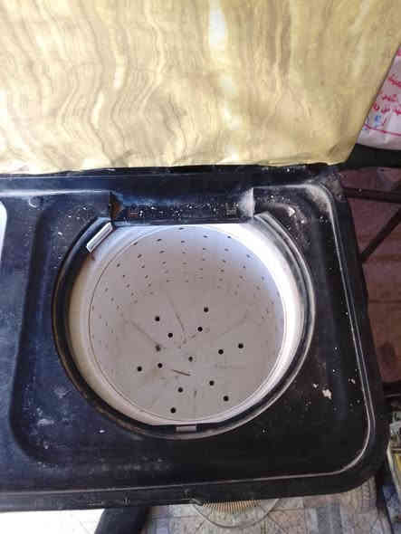 غساله نظيفه للبيع كله شغاله اي نقص ما بيه حجم كبير حي الامير مقابل فرن الصمون.    ***********.
