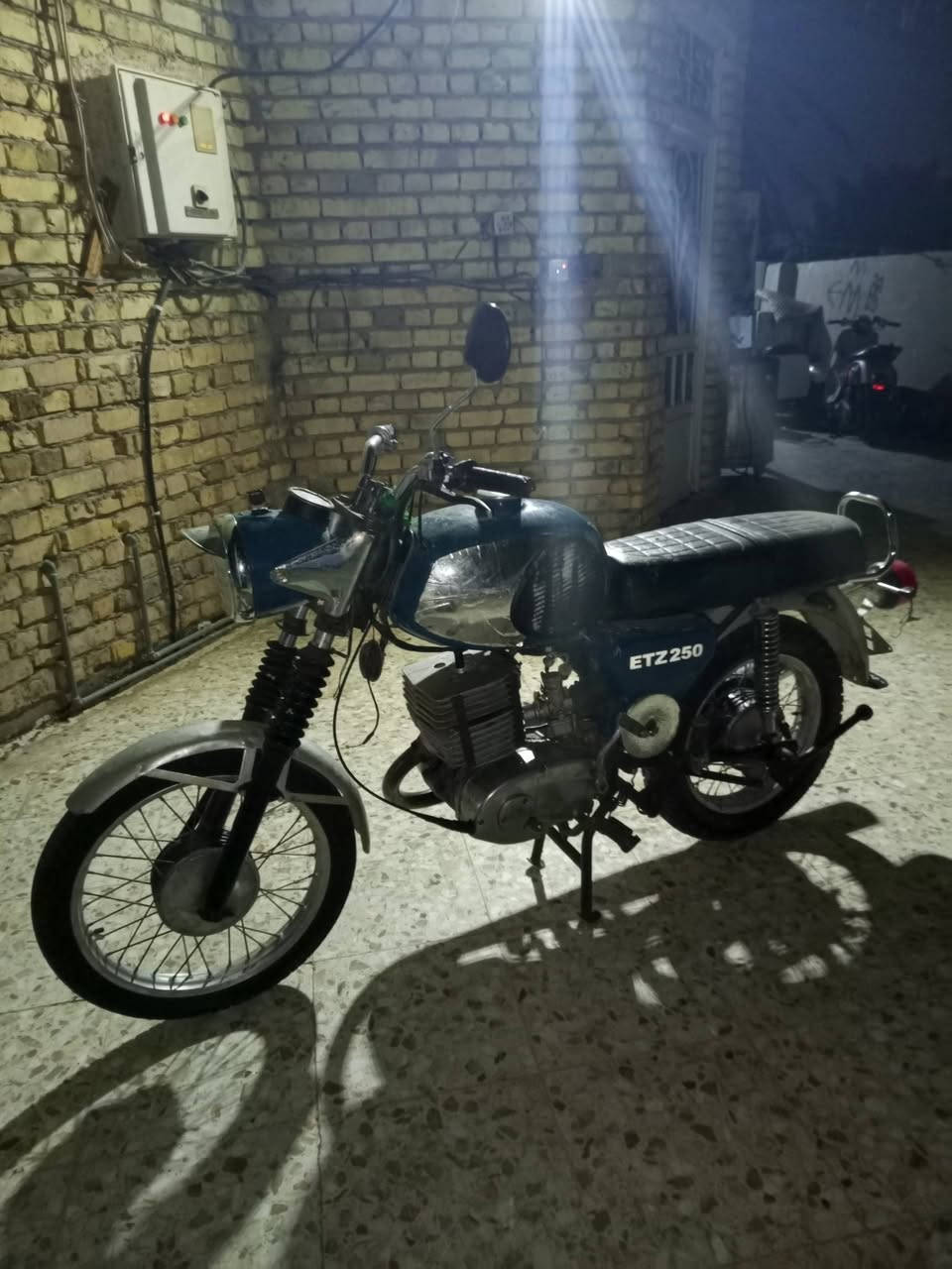 السلام عليكم دراجه امزد 1981للبيع
الاتصال بالرقم ***********
