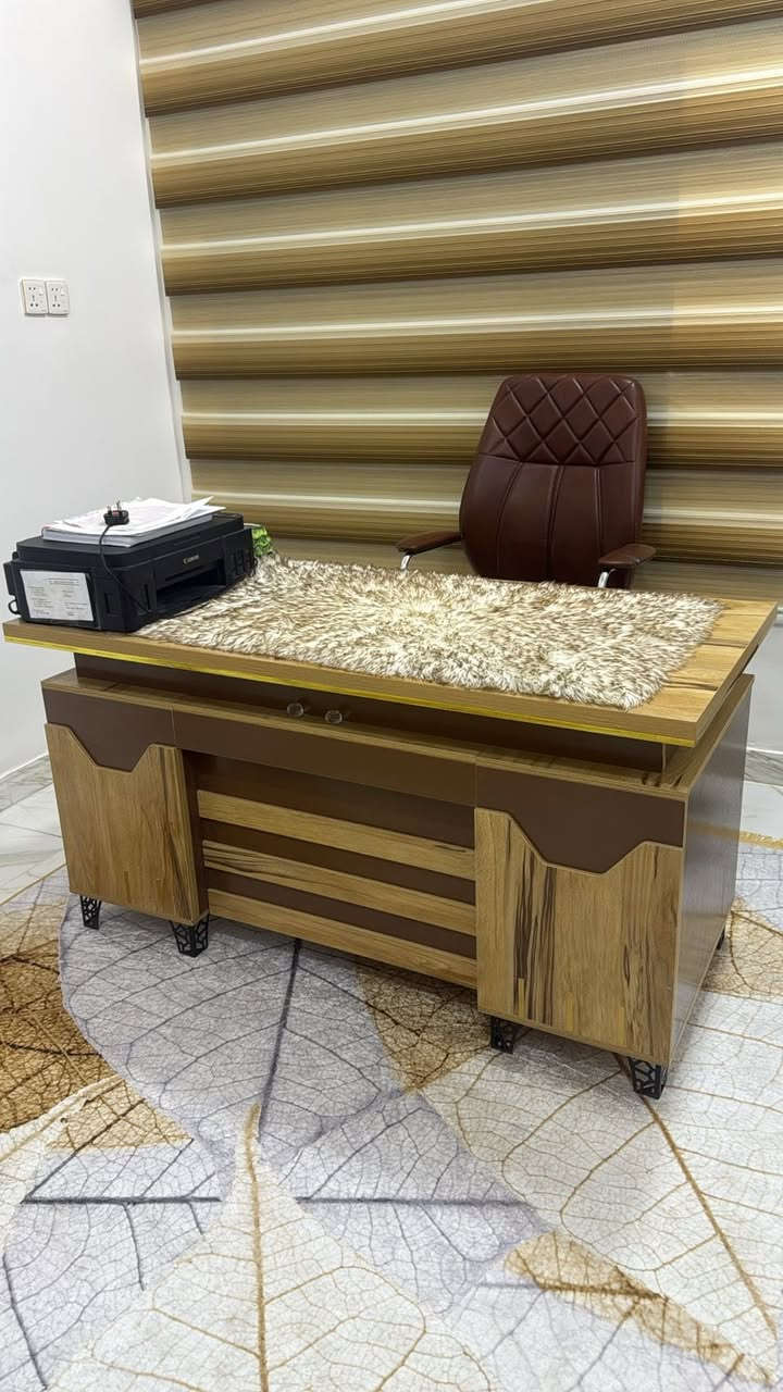 ميز مكتبي خشب نظيف جداً للبيع مع كرسي جلد دوار متحرك للبيع  اثنينهم السعر 200 وبيه مجال بسيط للشراي. 
العنوان شط العرب


**إذا كنت صاحب هذا الإعلان وتريد حذفه لأي سبب، رجاءا أرسل رسالة إلى الدعم الفني**
