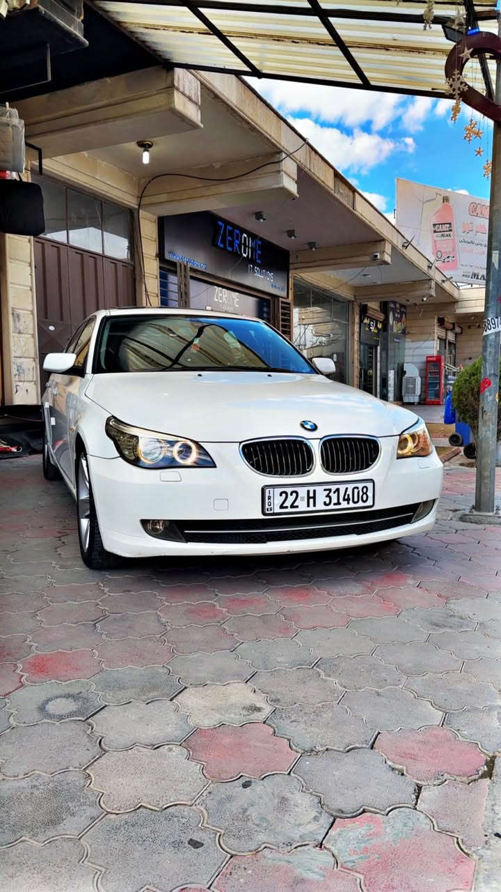 Bmw E60 528i Model2010 
N52 B30 
idrive (ClC)  نفس نظام f10
 بصمة 
بردة خالفي 
كراسي جلد +هيتر +كهرباء+خزن
سلايت روف 
لايتات زينون + زركة لايت 
دبل بصمة بلادي  
شاشة بلادي + ماوس + هارد خزن 
تحكم استيرن + مثبت سرعة + استيرن كهرباء 
مود قيادة 
داخل صاج فورميكة 
ماشية ٢٠٢ الف كيلو 
الشاشة صفر مسج عطلات 
السيارة بيها قطعتين صبغ فقد بدون تبديل جاملغ خالفي وجاملغ امامي بدون ايربك بدون دواخل سيارة على وضع الشركة بدون اي نواقص هزة وسنوية جديد 2030
مكان السياره اربيل عينكاوه
***********
*********** أربيل, العراق
