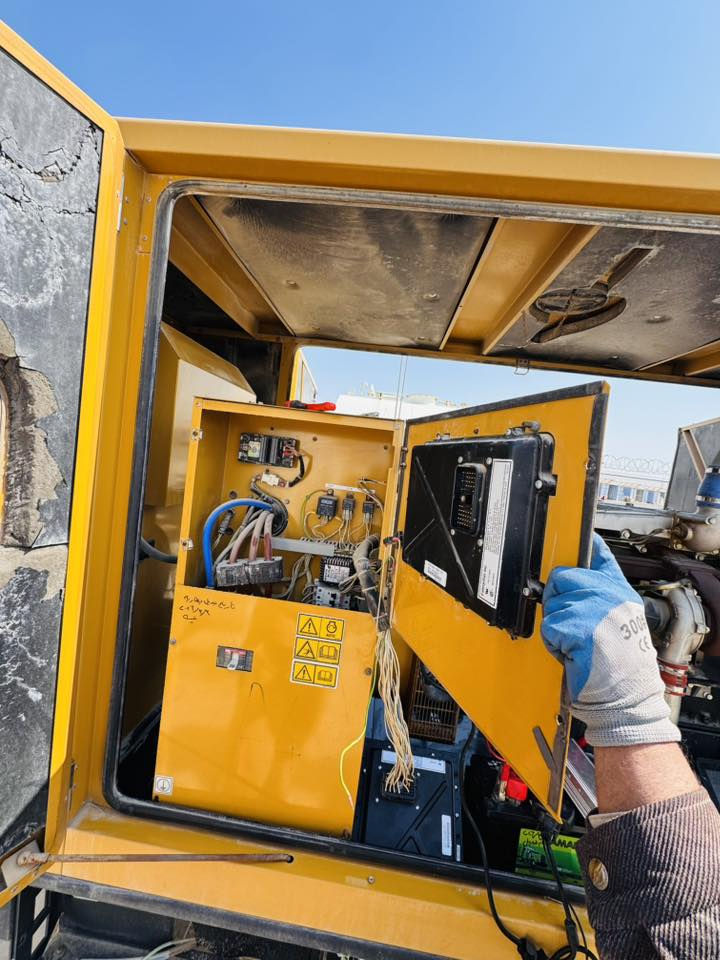 تحية طيبه للجيمع 
جزء بسيط من اعمال مكتبنا في احدى الشركات النفطيه في محافظة البصرة الرميله وتضمن العمل 
تبديل شاشه نوع  #PowerWizard   
1.1
لمحرك نوع كتربلر وتغيرها الى نوع بيركنز 
مع البرمجة وتفعيل جميع الحمايات الخاصه بالمولد 

يتوفر ادينا برمجة وفحص جميع انواع المولدات والمعدات بواسطه الكومبيوتر
مكتب الثقة للخدمات العامة-Trust office for general services


**إذا كنت صاحب هذا الإعلان وتريد حذفه لأي سبب، رجاءا أرسل رسالة إلى الدعم الفني**