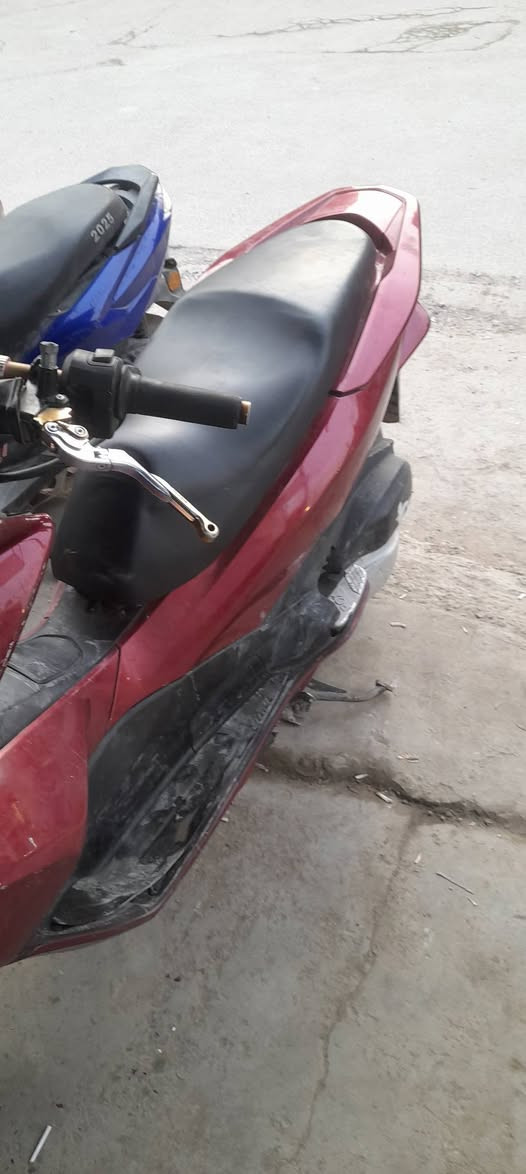 السلام عليكم بيسي اكس الجيل الثاني مكينه ممفتوح السعر ١١٠٠٠ مليون وميه مكاني لامين يم باقر ابو الفلافل هاتف ***********
