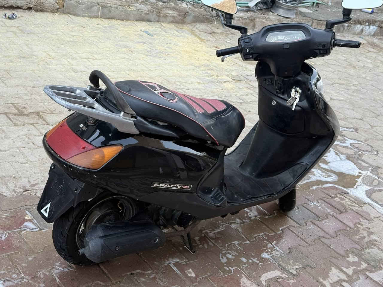 السلام عليكم للبيع سبيسي ماليزي دراجه نظيفه مكينه ناعمه لا دخان ولا تنقيص كفرات كامله سلف هندر دبلات امامي خلفي دراجه نص هندر تشتغل الاستفسار …

***********
***********
