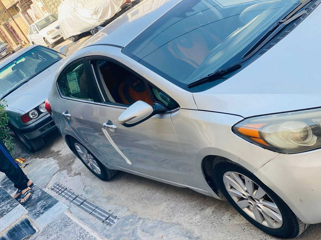 السلام عليكم كيا فورتي ٢٠١٤مكينة ٢٠٠٠ جي دي وارد أمريكي حادثها جاملغ ايمن وبنيد والباقي ليبل واحد صبغ احزام أثر شخوط بدون دواخل لغد وشاصي مكفول مكينة جديدة مال حاوية كير مكفول كهربائيات كلهة شغالة سيارة بسمي سنوية لغاية ٢٠٢٩مكان السيارة الدورة ***********وتساب موجود السعر ٩٣$
