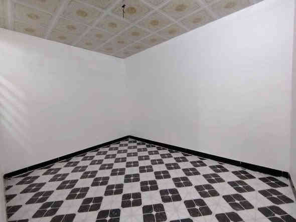 دار للبيع المساحة 80متر مع كافه خدمات تبليط ماء كهرباء طابو زراعي سند 25اقرار محكمه تنازل بسم المشتري قريبه للشارع العام مقابل ملحق قريه الغدير السعر 25مع المجال اتصل ***********
