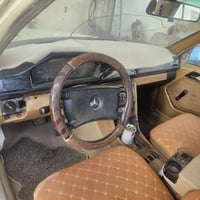 مرسيدس E230 موديل 1990 نضيفه تخبل مكفولة كير ومكينة vvtرياضي جدد تايرا...