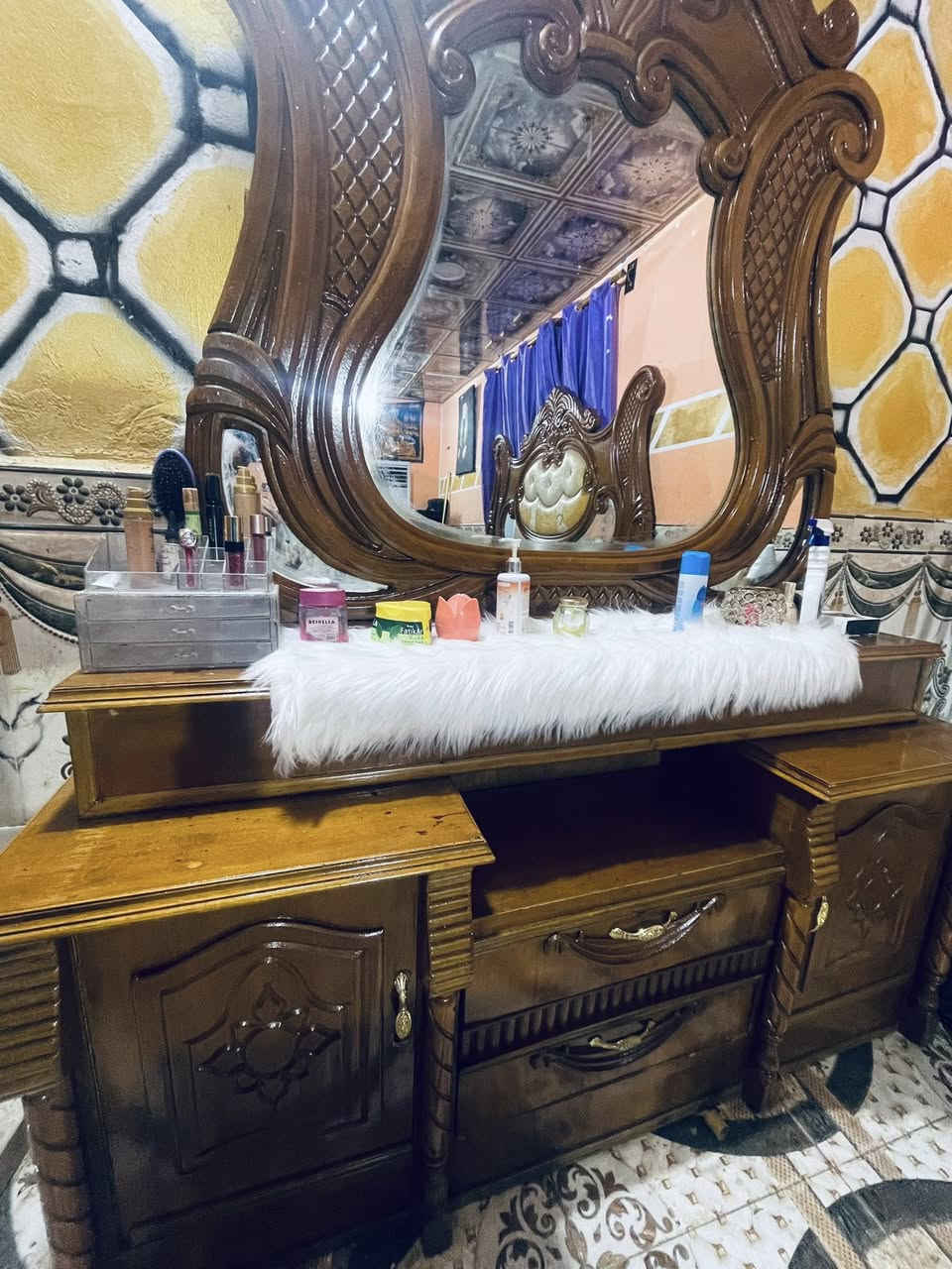 غرفه عراقيه تسكام نظيفه البيع سعر 800عنوان زبير  مو شراي لاتتصل رجآ ***********
