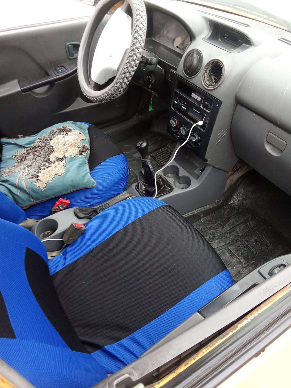 السلام عليكم سايبه للبيع 2012السعر 3مليون قفل قفل ***********
