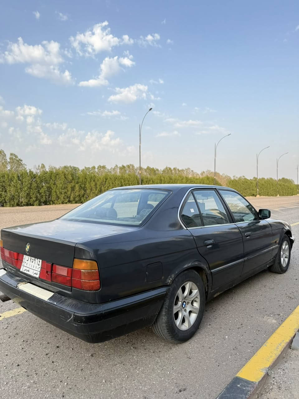 السلام عليكم BMW حجم 525 موديل 1991 اللون اسود غير محدد كير محرك 25 مفتوح كفالة من الضربة مصبوغة عام كهربائيات شغالة حدادة تايرات 80% بيها نواقص بسيطة رقم بصرة سنوية منتهية راعيها يريد تحويل السعر 42 وبيها مجال للاستفسار ***********
