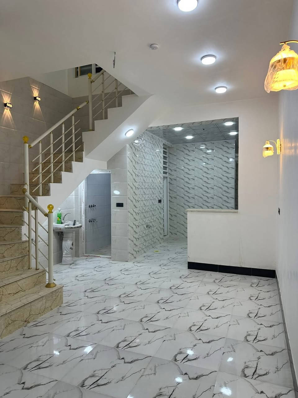 يالله بيت للبيع طابو صرف نجف حي ميسان (***********)

قطاع. 23. على. ساحة. صب كونكريت بناء درجه أولى 

ملاحضه.  حديق 100. متر تابعه للبيت

قرب السوكالمصتوصف شارع الكيات مكان كلش قريب

غرفة.      صالة.    مطبخ.    أستقبال 

صحيات. داخلية.   وخارجية. السعر.  120. مليون وبي مجال
""""""""""""""""""""""""""""""""""""""""""""""""""""
              مكتب     ابو. حوراء.   الحسناوي

       بيع.     شراء.     رهان.   ايجار

عنوان المكتب.  نجف. حي. ميسان. مقابل السوك الغير 
""""""""""""""""""""""""""""""""""""""""""""""""""""
