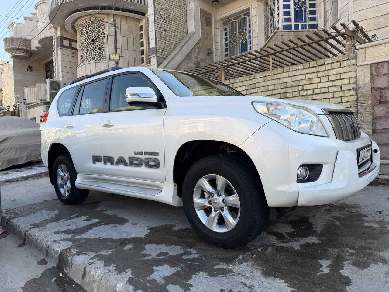 السلام عليكم 
برادو 2013 خليجي 6 سلندر TXL دبل تانكي رقم بغداد ب اسمي تحويل مباشر ماشية 149 الف فول مواصفات جلد 7 راكب 3 قطع تبريد شاشة كامرة بصمه سلايد ثلاجة كير مكينه صدر خلفي امامي تخم تاير كله مكفول منضومه احتراق كامله جديدة مكفوله من الصبغ والتبديل فقط بارد قليل باب سايق 
مكان السيارة بغداد - البلديات 
السعر 295$ وبيهة مجال 
للاستفسار ***********
.
.
غير متواجد على الفيس
