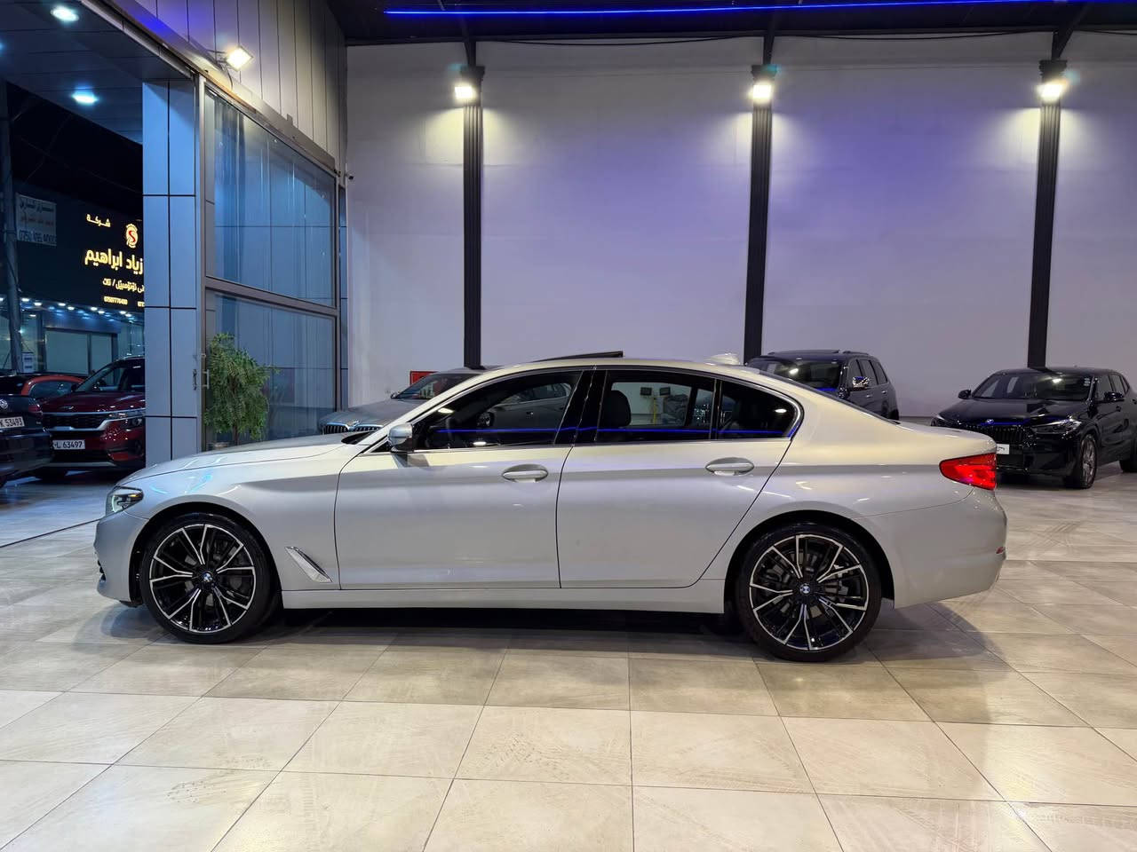 BMW 530 2020
مواصفات امريكي 
حساس خلفي امامي 
كيج الكتروني شاشة كبير 
سلايت 
بصمة 
كشنات هيتر ميموري 
صندوق كهرباء 
١ جاملغ صبغ بدون دواخل 
مكان سيارة اربيل 
267$
*********** وتس اب 
*********** أربيل, العراق
