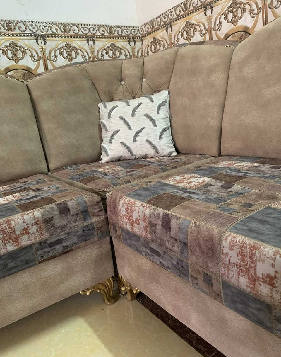 للبيع تخم دزاين تركي نظيف جدا نفس الصور
17 مقعد مع 6 كوشات
السعر 750 ألف 
مكان الطارميه شارع السوري 
للاتصال ***********
