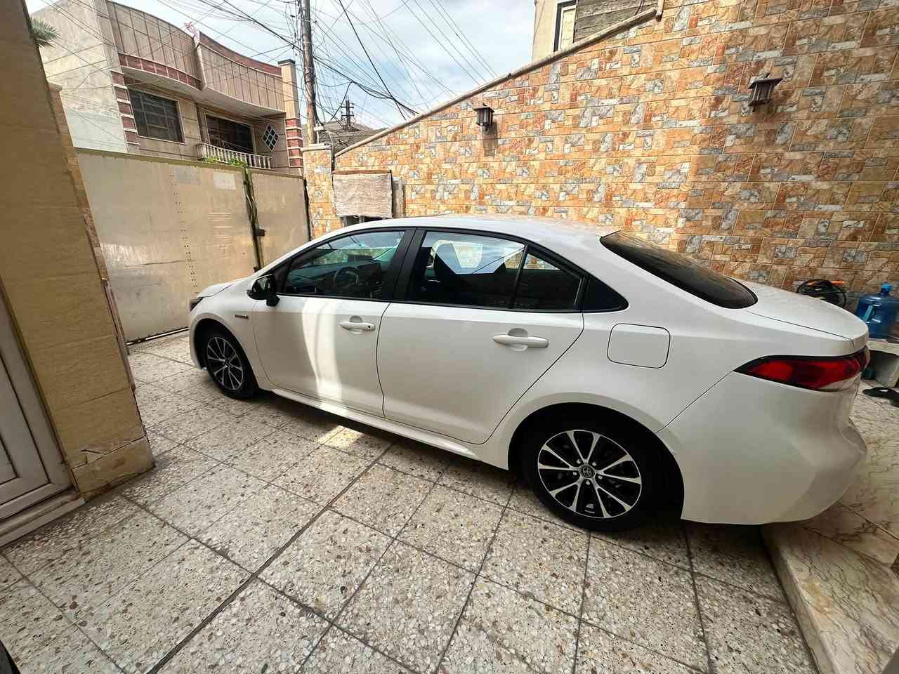كورلا شكل الامريكي للبيع 
معروفة مواصفاتها بيها طخة بالدعامية ومصلحة 
صفحة اليمنه موديل ٢٠٢٤ علامة زركة 
السعر ١٥٥
الممشى ٦٠٠٠٠
ولحد يجي يتفلسف براسي السيارات صاعدة ومعلكة
***********
