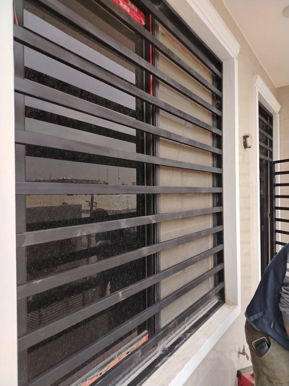 حدادة المتوكل لعمل جميع انوع كتائب لحمايه دارك وسقائف لجماليه واناقه ونزاكه لكراج سيارتك
***********
***********
